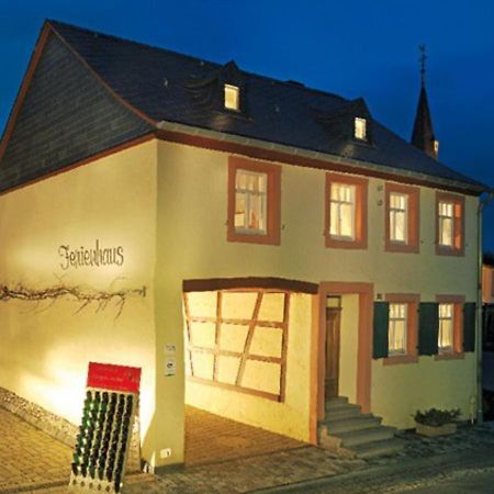 Altes Winzerhaus - Ferienhaus Burgen  Экстерьер фото